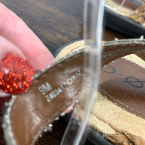 b.o.c Brown Woven Sandal Size 9 - Picture 5 of 7